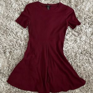 Fitted short sleeve red dress